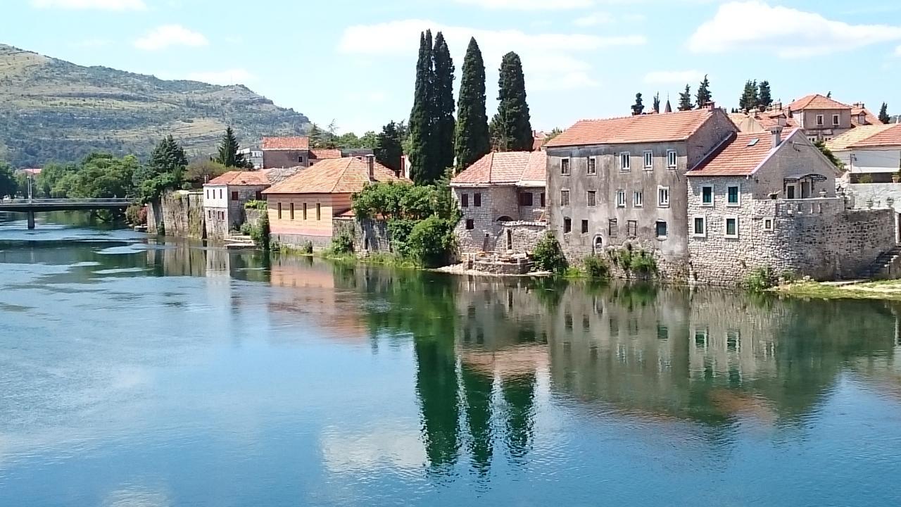 Central Place Trebinje Bagian luar foto